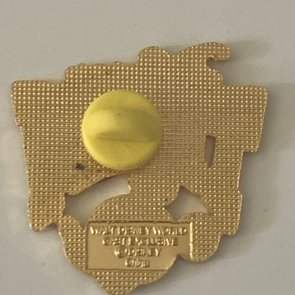 Disney Team Cast Exclusive Pin with Mickey Mouse - Picture 2 of 2